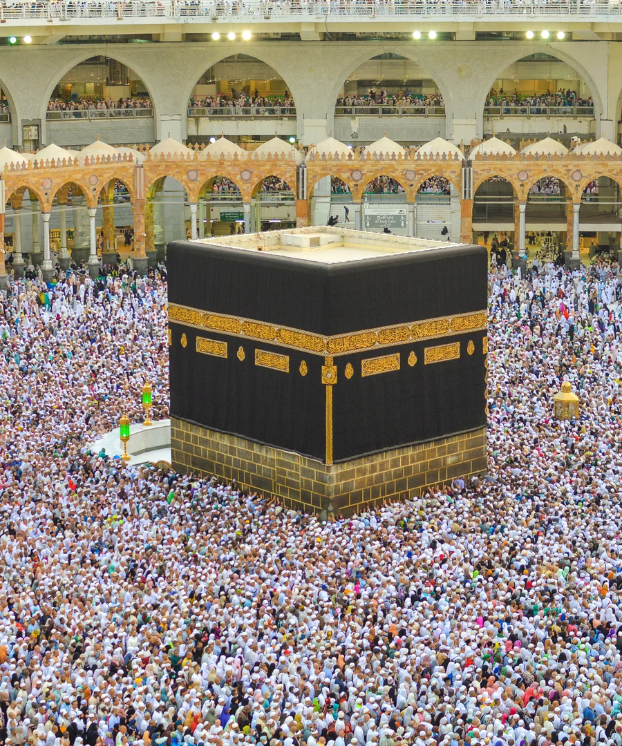 Pilgrims preparing for Ihram
